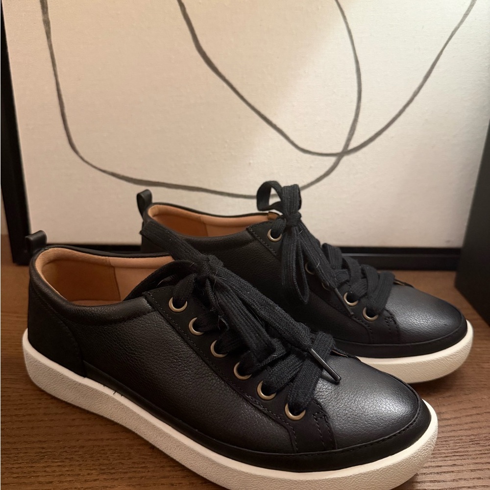 Vionic Black Leather Women's Sneakers
